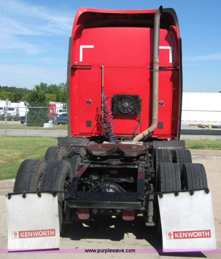 image for item 5033 2004 Kenworth T2000 semi truck