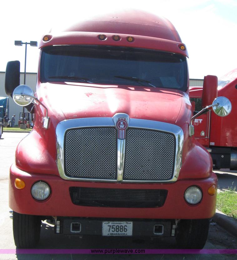 image for item 5033 2004 Kenworth T2000 semi truck
