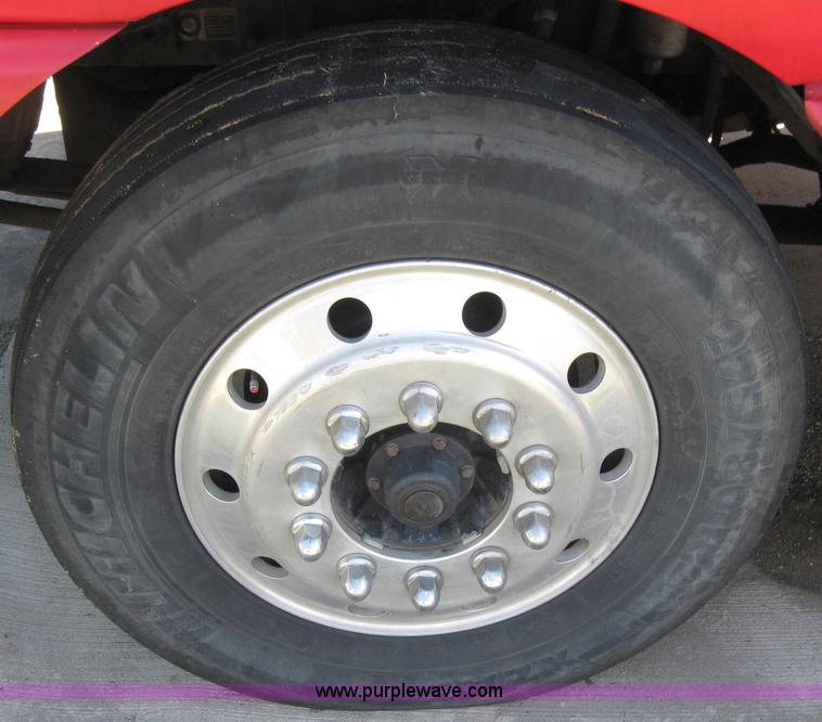 image for item 5033 2004 Kenworth T2000 semi truck