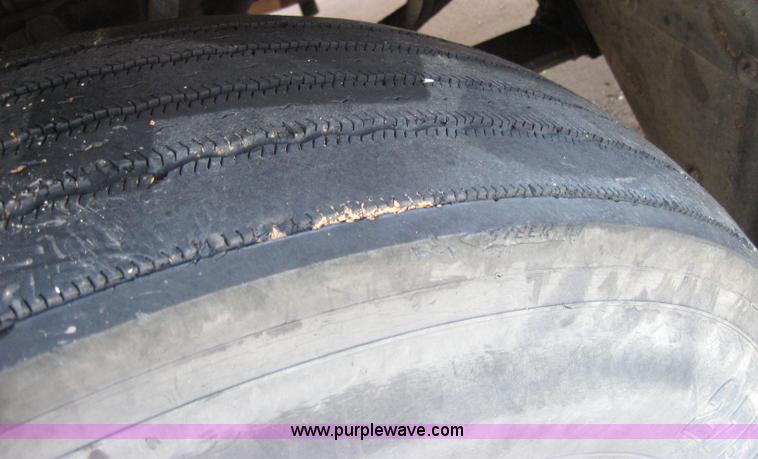 image for item 5033 2004 Kenworth T2000 semi truck