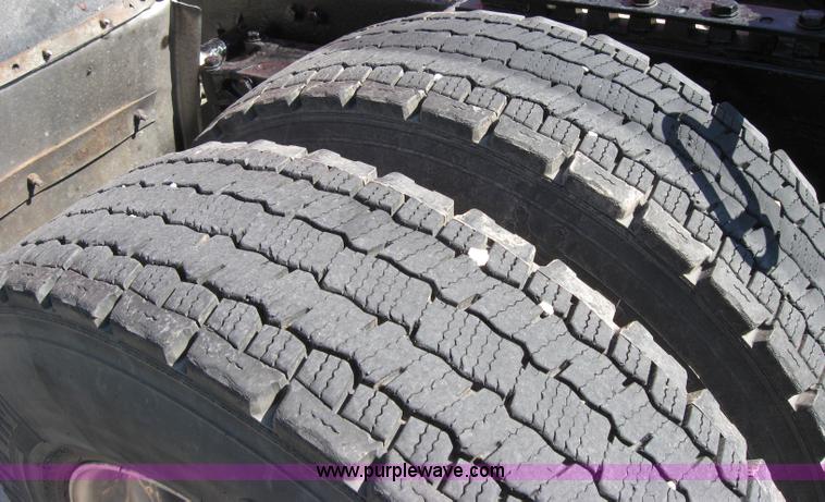 image for item 5033 2004 Kenworth T2000 semi truck