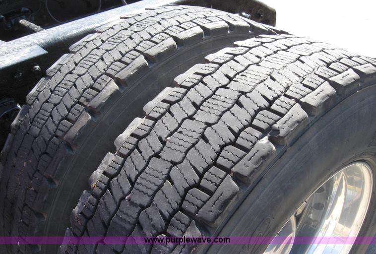 image for item 5033 2004 Kenworth T2000 semi truck