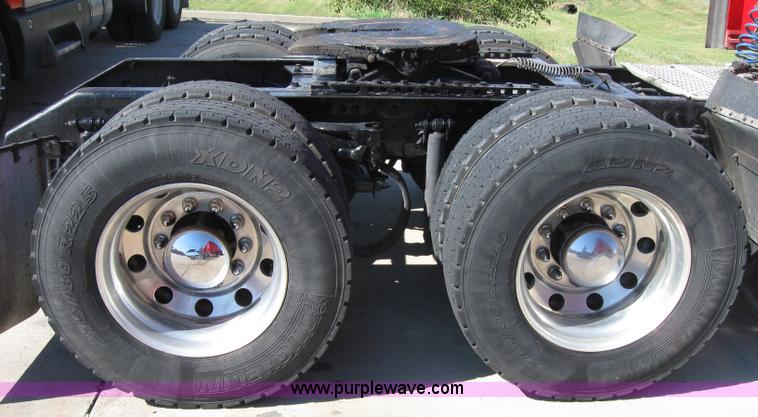 image for item 5033 2004 Kenworth T2000 semi truck