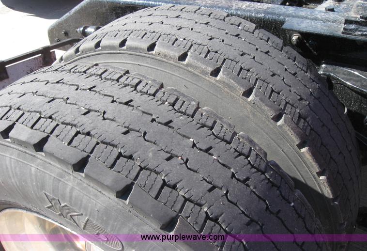 image for item 5033 2004 Kenworth T2000 semi truck