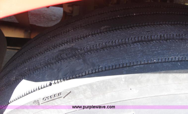 image for item 5033 2004 Kenworth T2000 semi truck