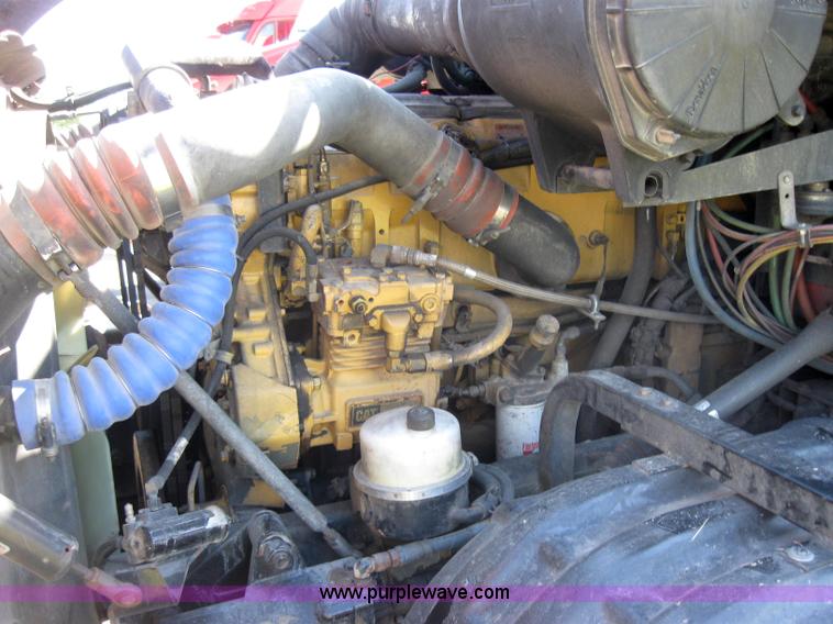 image for item 5033 2004 Kenworth T2000 semi truck