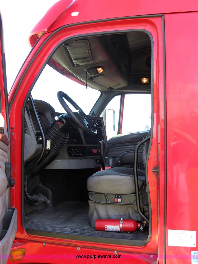 image for item 5033 2004 Kenworth T2000 semi truck