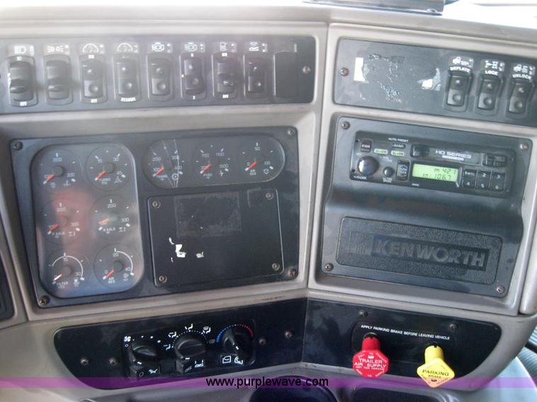 image for item 5033 2004 Kenworth T2000 semi truck