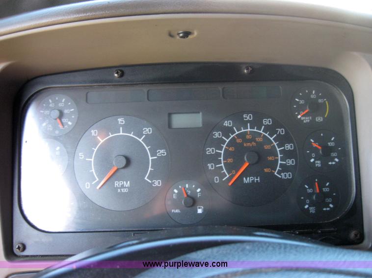 image for item 5033 2004 Kenworth T2000 semi truck