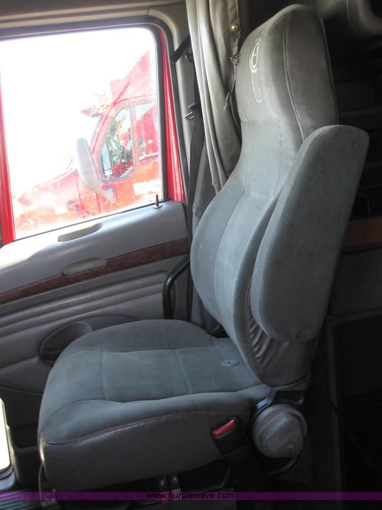 image for item 5033 2004 Kenworth T2000 semi truck