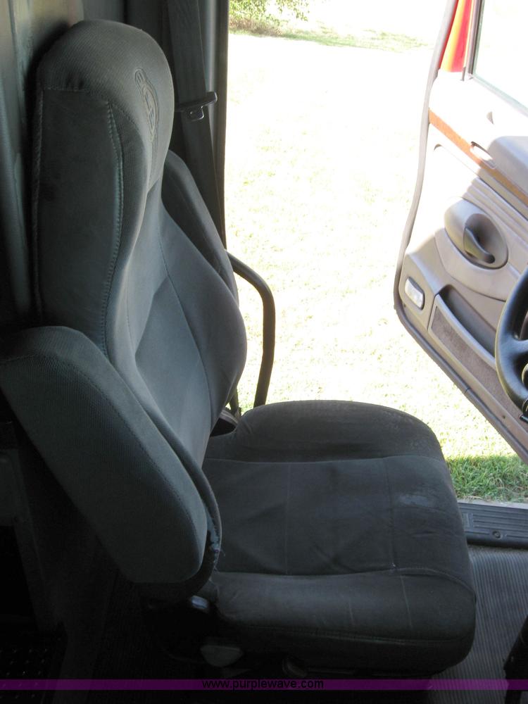 image for item 5033 2004 Kenworth T2000 semi truck