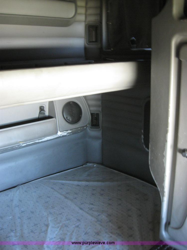 image for item 5033 2004 Kenworth T2000 semi truck