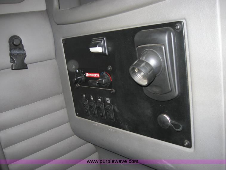 image for item 5033 2004 Kenworth T2000 semi truck