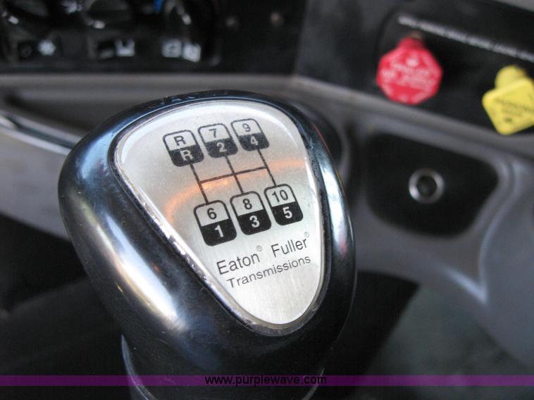 image for item 5033 2004 Kenworth T2000 semi truck