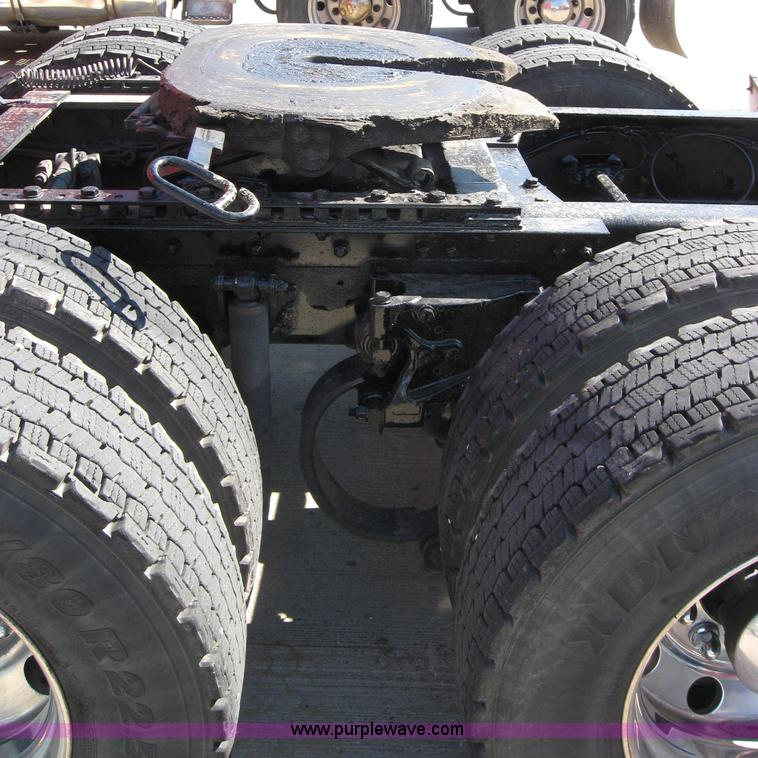 image for item 5033 2004 Kenworth T2000 semi truck