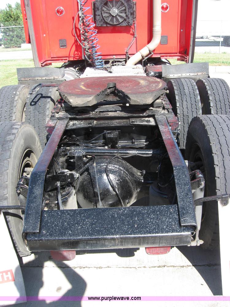 image for item 5033 2004 Kenworth T2000 semi truck