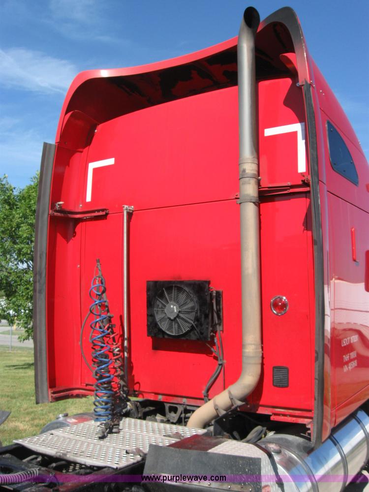 image for item 5033 2004 Kenworth T2000 semi truck