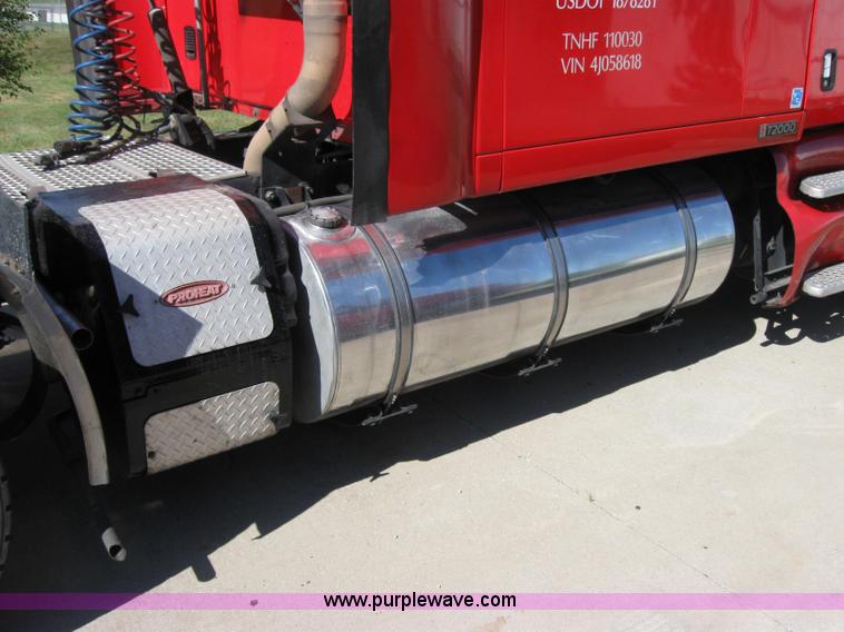 image for item 5033 2004 Kenworth T2000 semi truck