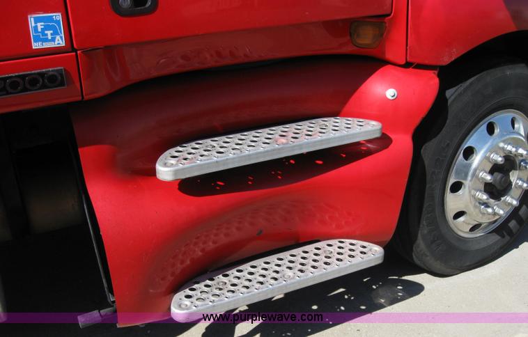 image for item 5033 2004 Kenworth T2000 semi truck