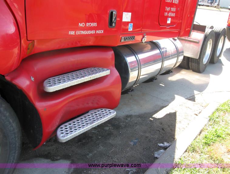 image for item 5033 2004 Kenworth T2000 semi truck