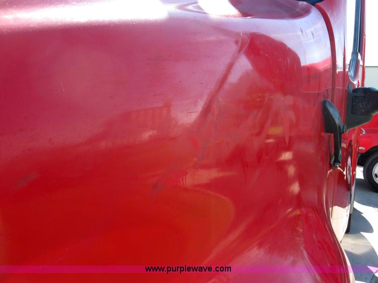 image for item 5033 2004 Kenworth T2000 semi truck