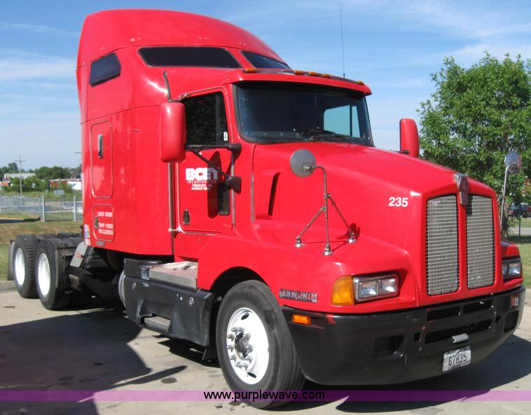 image for item 5034 2003 Kenworth Construct T600 semi truck