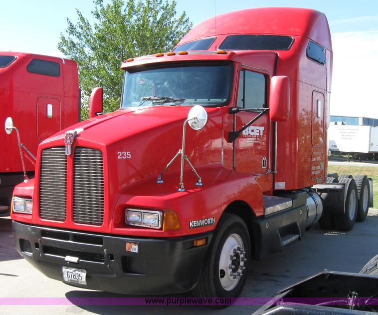 image for item 5034 2003 Kenworth Construct T600 semi truck