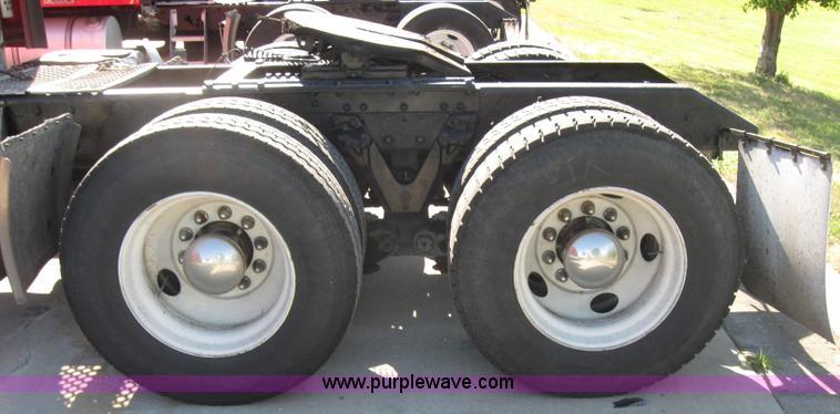 image for item 5034 2003 Kenworth Construct T600 semi truck