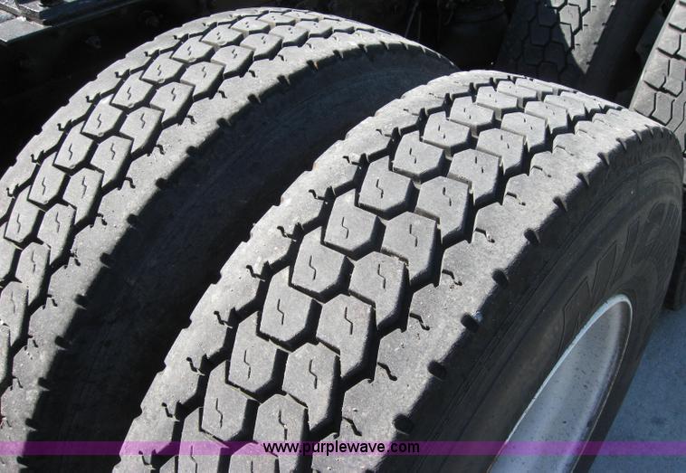 image for item 5034 2003 Kenworth Construct T600 semi truck