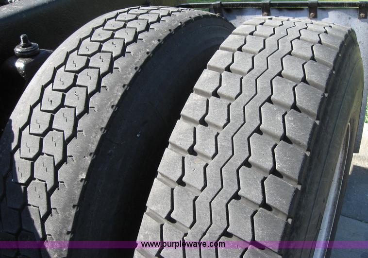 image for item 5034 2003 Kenworth Construct T600 semi truck