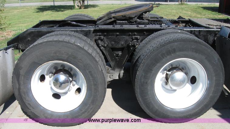 image for item 5034 2003 Kenworth Construct T600 semi truck