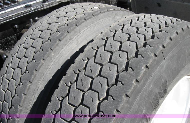 image for item 5034 2003 Kenworth Construct T600 semi truck