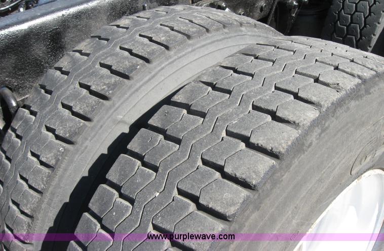 image for item 5034 2003 Kenworth Construct T600 semi truck