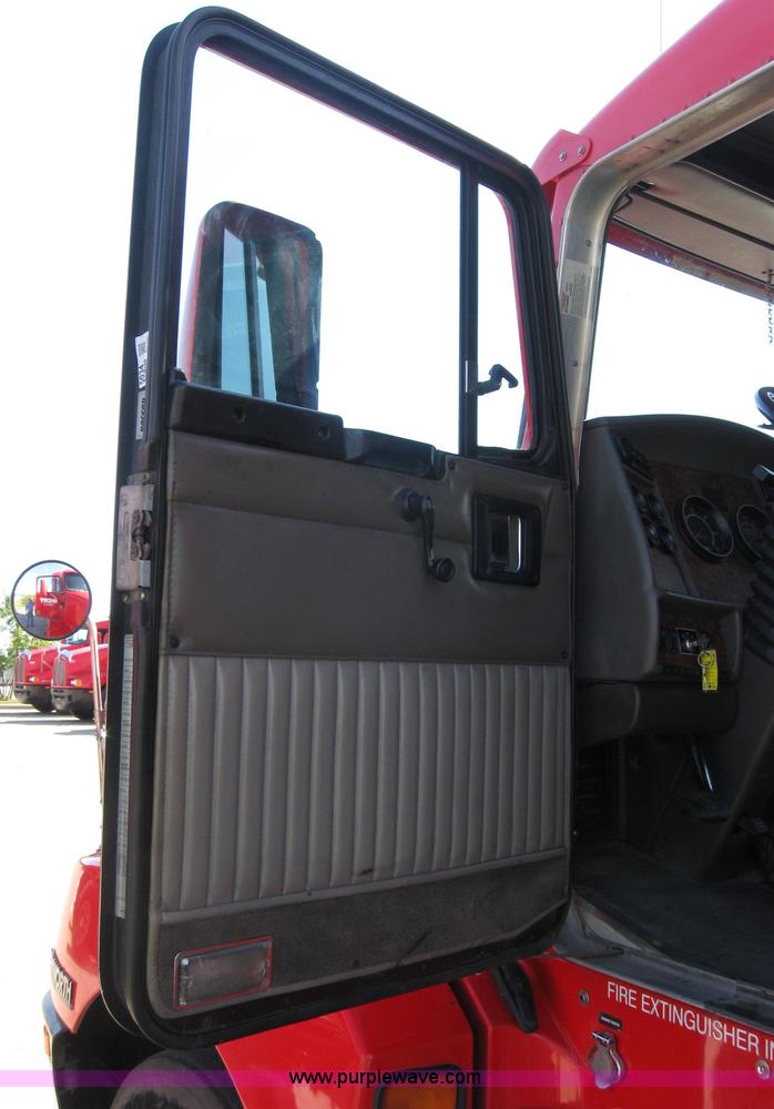 image for item 5034 2003 Kenworth Construct T600 semi truck