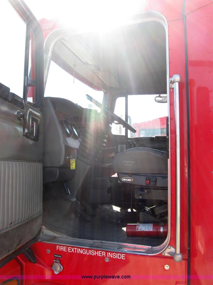 image for item 5034 2003 Kenworth Construct T600 semi truck