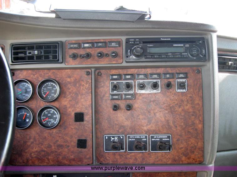 image for item 5034 2003 Kenworth Construct T600 semi truck