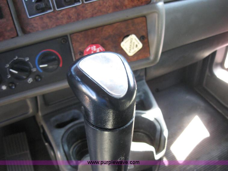 image for item 5034 2003 Kenworth Construct T600 semi truck