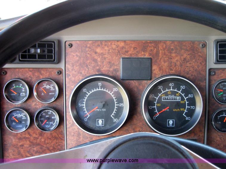 image for item 5034 2003 Kenworth Construct T600 semi truck