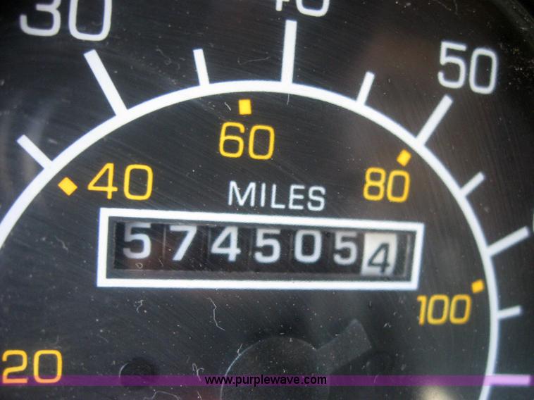 image for item 5034 2003 Kenworth Construct T600 semi truck