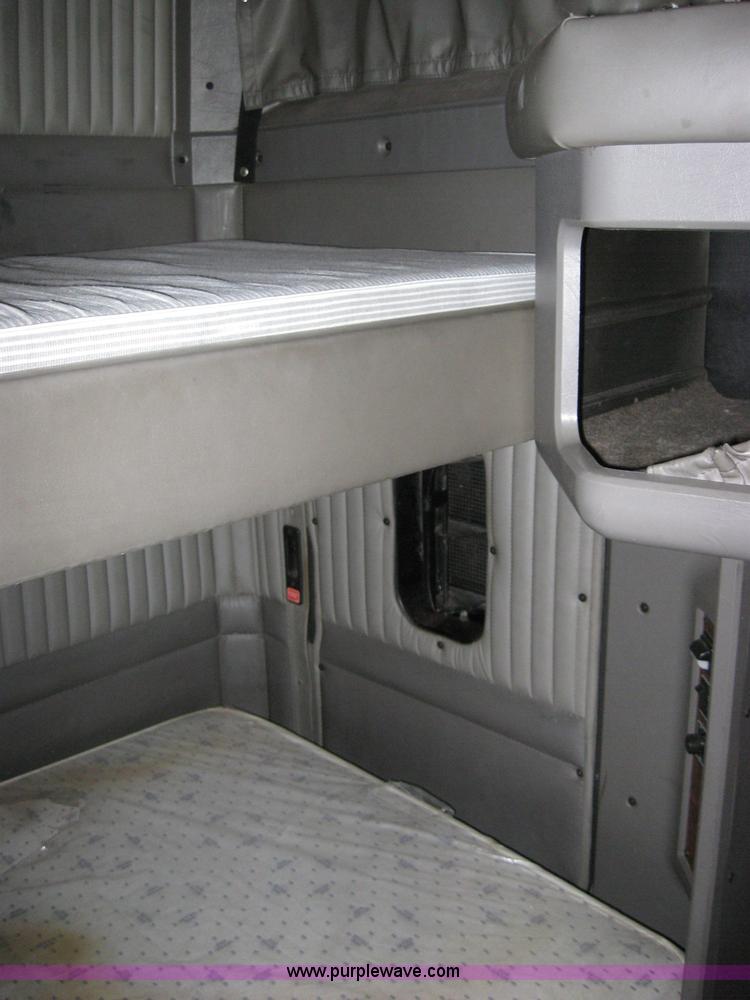 image for item 5034 2003 Kenworth Construct T600 semi truck