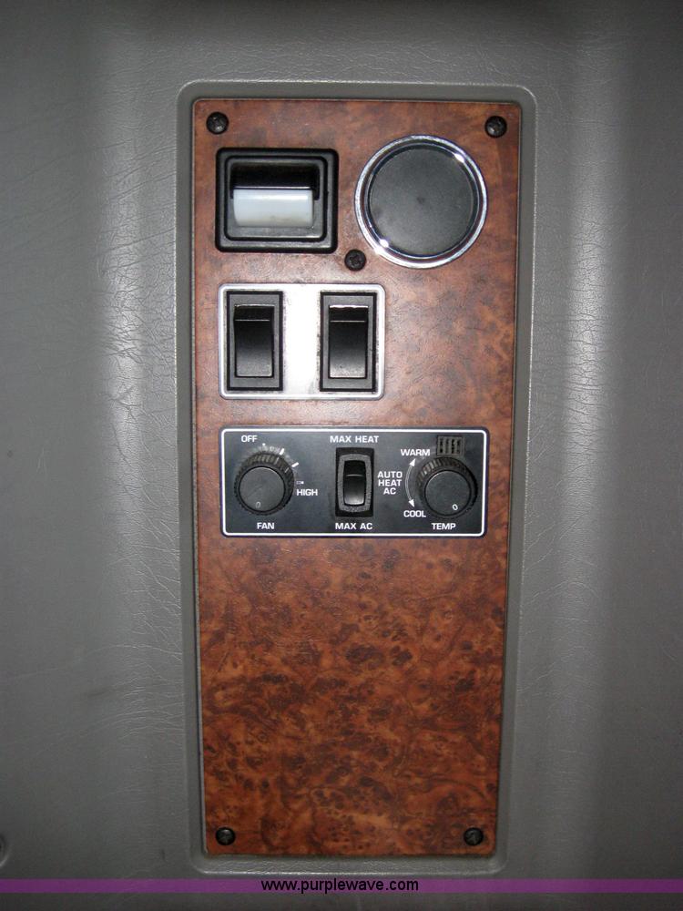 image for item 5034 2003 Kenworth Construct T600 semi truck