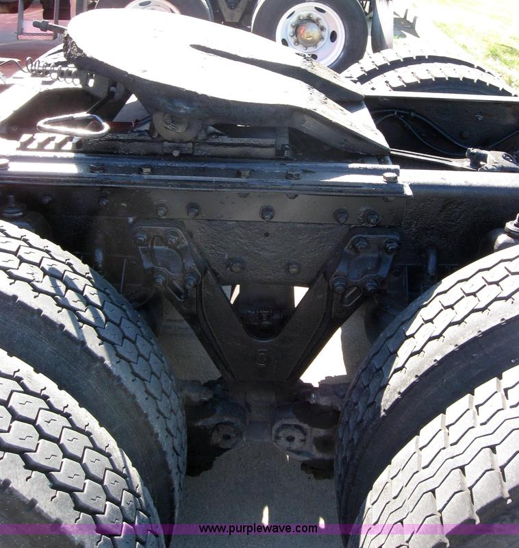 image for item 5034 2003 Kenworth Construct T600 semi truck