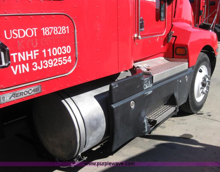 image for item 5034 2003 Kenworth Construct T600 semi truck