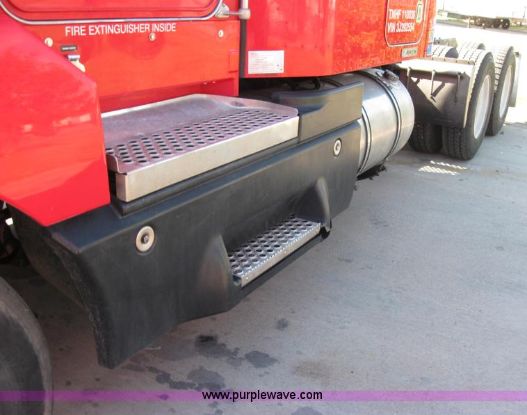 image for item 5034 2003 Kenworth Construct T600 semi truck