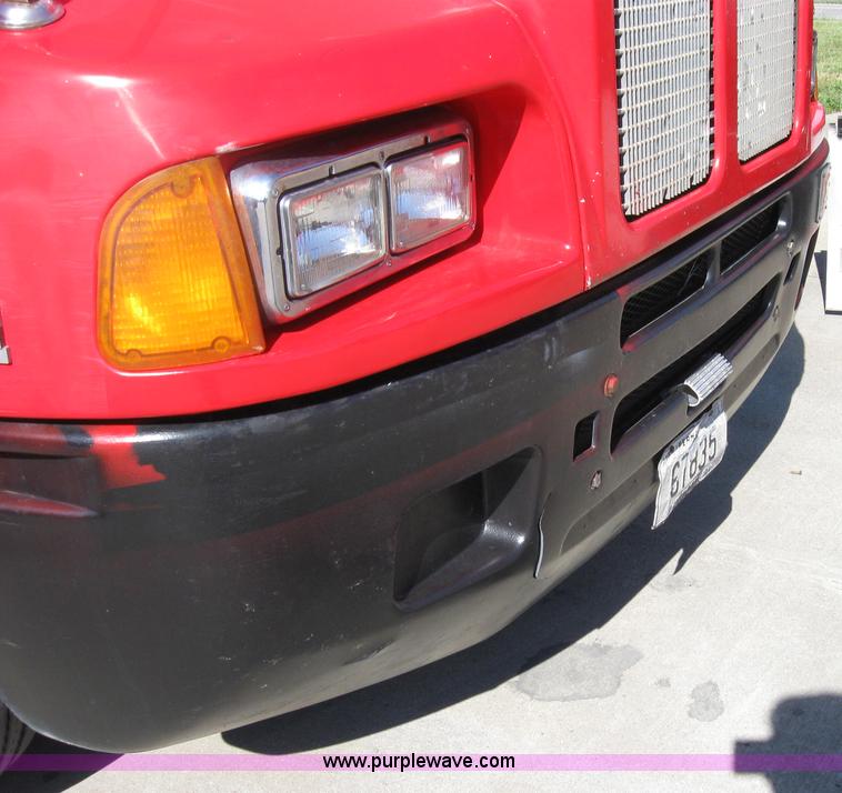 image for item 5034 2003 Kenworth Construct T600 semi truck