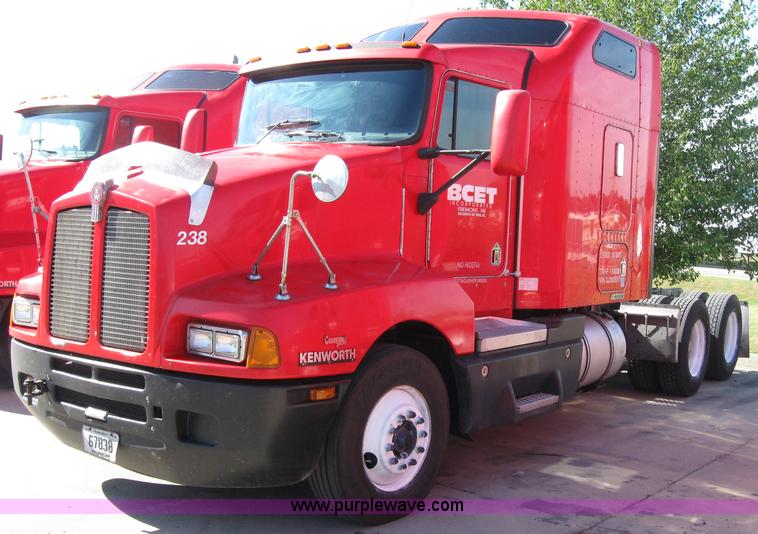 image for item 5035 2003 Kenworth Construct T600 semi truck