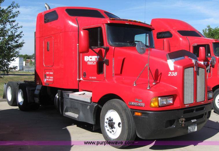 image for item 5035 2003 Kenworth Construct T600 semi truck