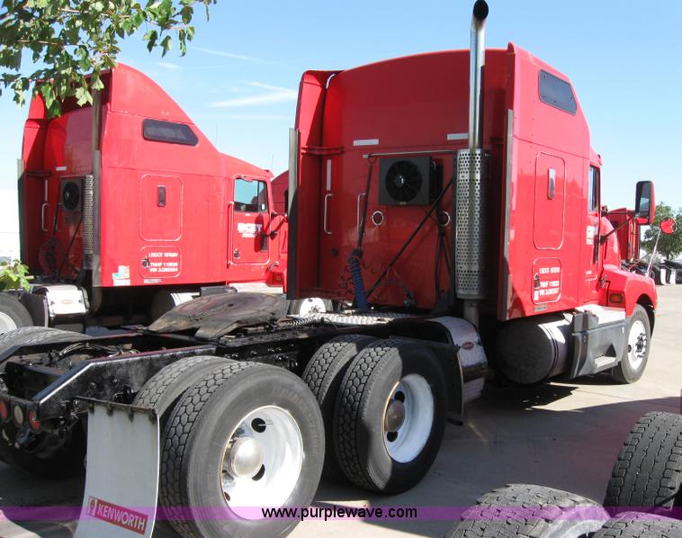 image for item 5035 2003 Kenworth Construct T600 semi truck