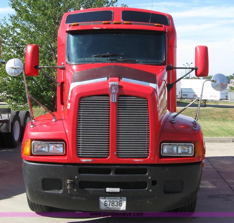 image for item 5035 2003 Kenworth Construct T600 semi truck