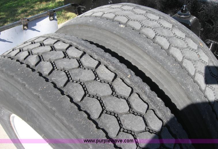 image for item 5035 2003 Kenworth Construct T600 semi truck